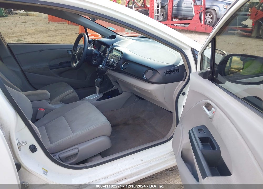 2014 HONDA INSIGHT LX VIN: JHMZE2H58ES000102