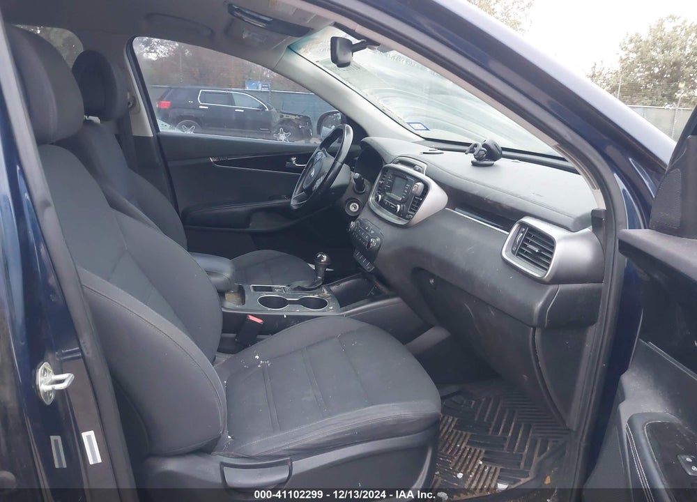 2016 KIA SORENTO 3.3L LX VIN: 5XYPG4A54GG009610