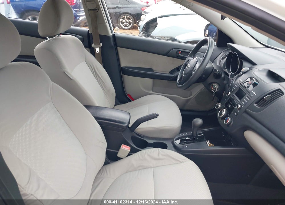 2010 KIA FORTE VIN: KNAFU4A25A5847927