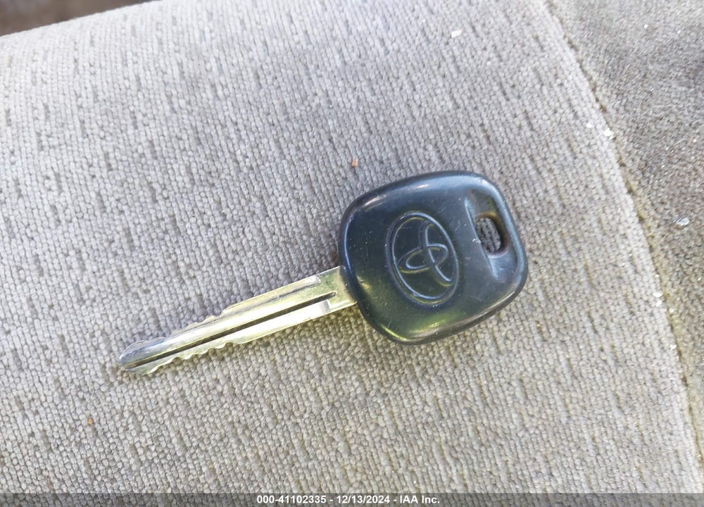 2005 TOYOTA COROLLA CE VIN: 2T1BR32EX5C381622