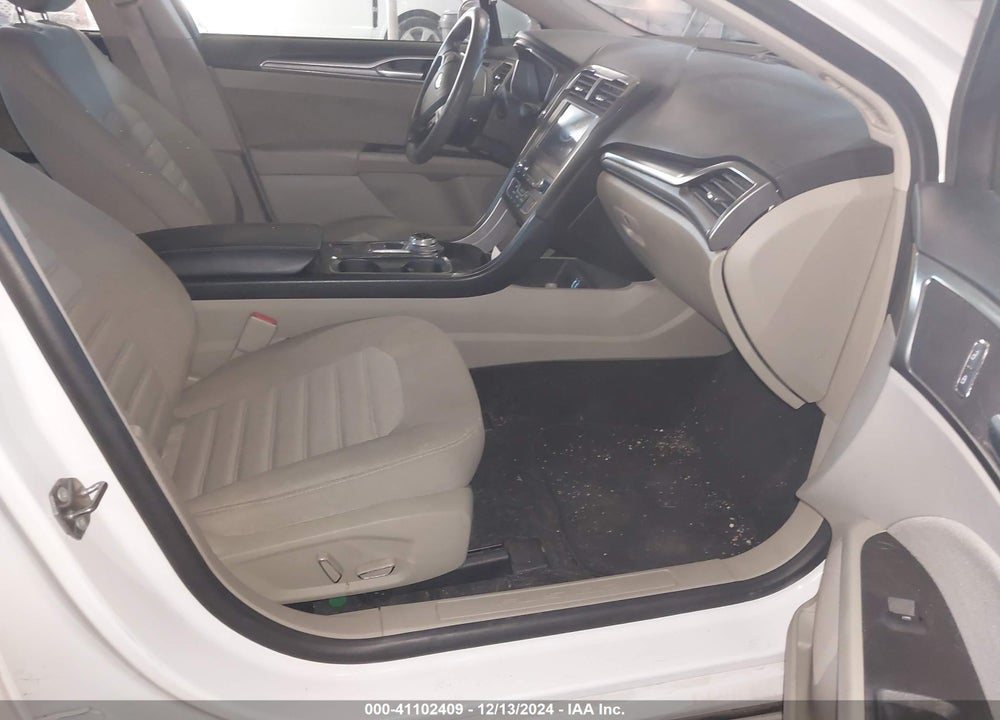 2019 FORD FUSION SE VIN: 3FA6P0HD7KR230575