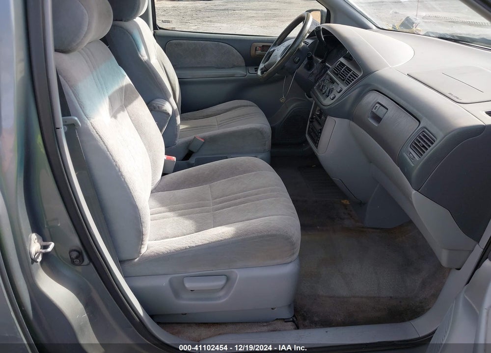 2000 TOYOTA SIENNA LE VIN: 4T3ZF13C2YU243883