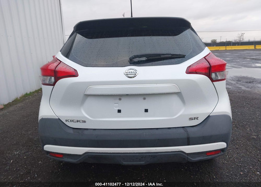 2019 NISSAN KICKS SR VIN: 3N1CP5CUXKL540081