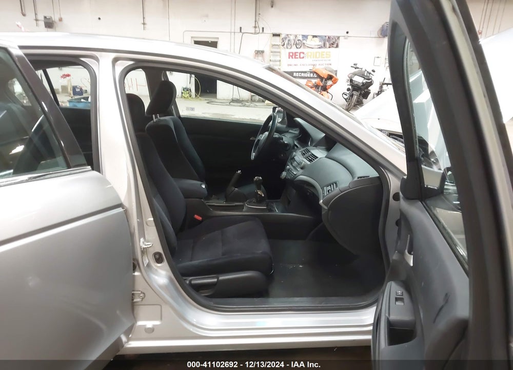 2011 HONDA ACCORD 2.4 LX VIN: 1HGCP2E31BA065168