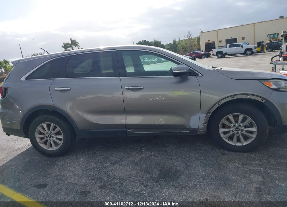 2019 KIA SORENTO 3.3L LX VIN: 5XYPG4A54KG487647