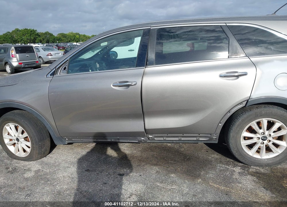 2019 KIA SORENTO 3.3L LX VIN: 5XYPG4A54KG487647