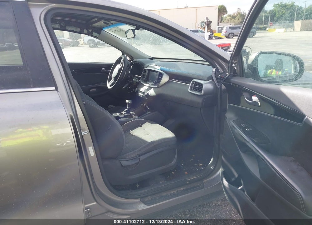 2019 KIA SORENTO 3.3L LX VIN: 5XYPG4A54KG487647