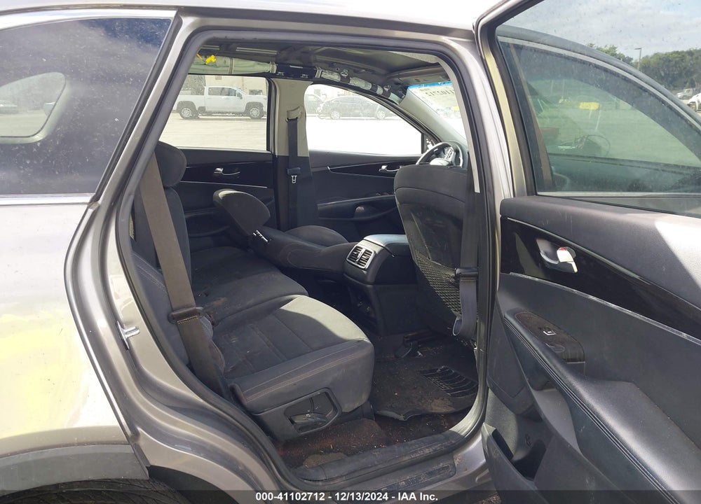 2019 KIA SORENTO 3.3L LX VIN: 5XYPG4A54KG487647