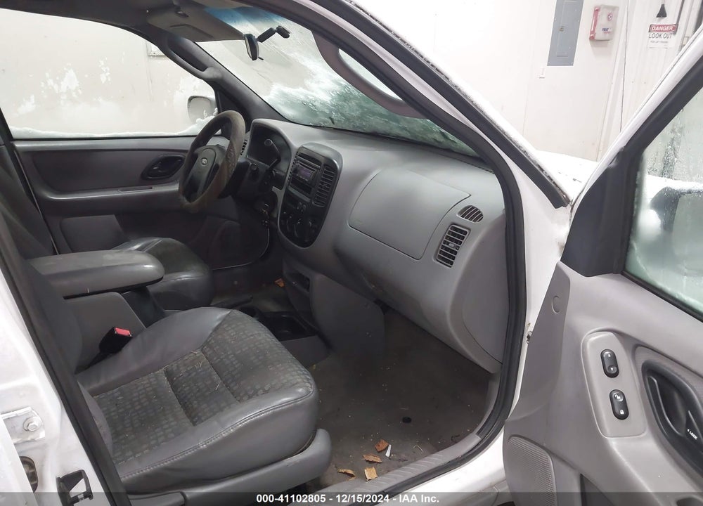 2002 FORD ESCAPE XLS VIN: 1FMYU011X2KC11563
