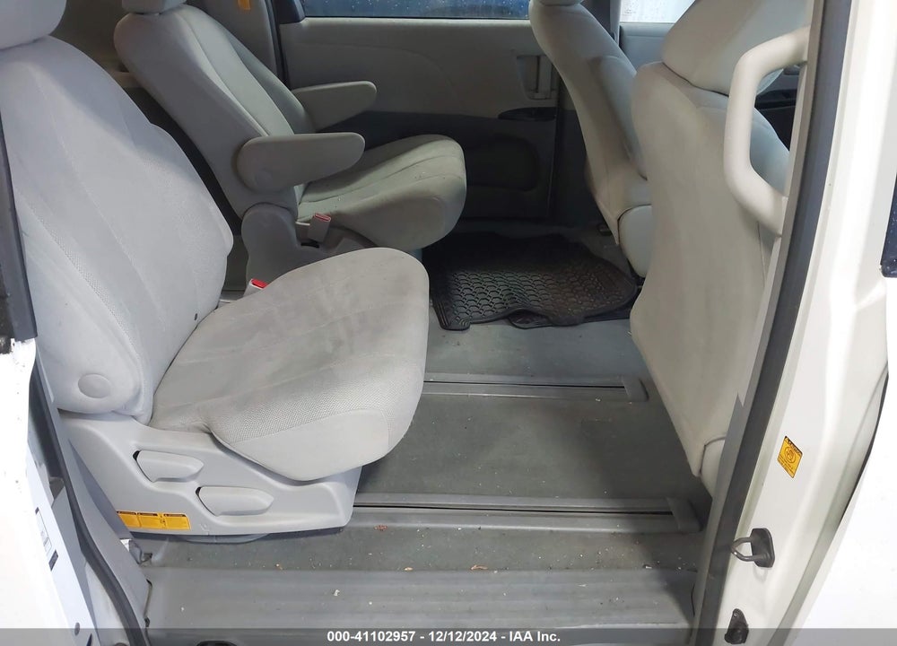 2011 TOYOTA SIENNA BASE V6 VIN: 5TDZK3DC3BS124884
