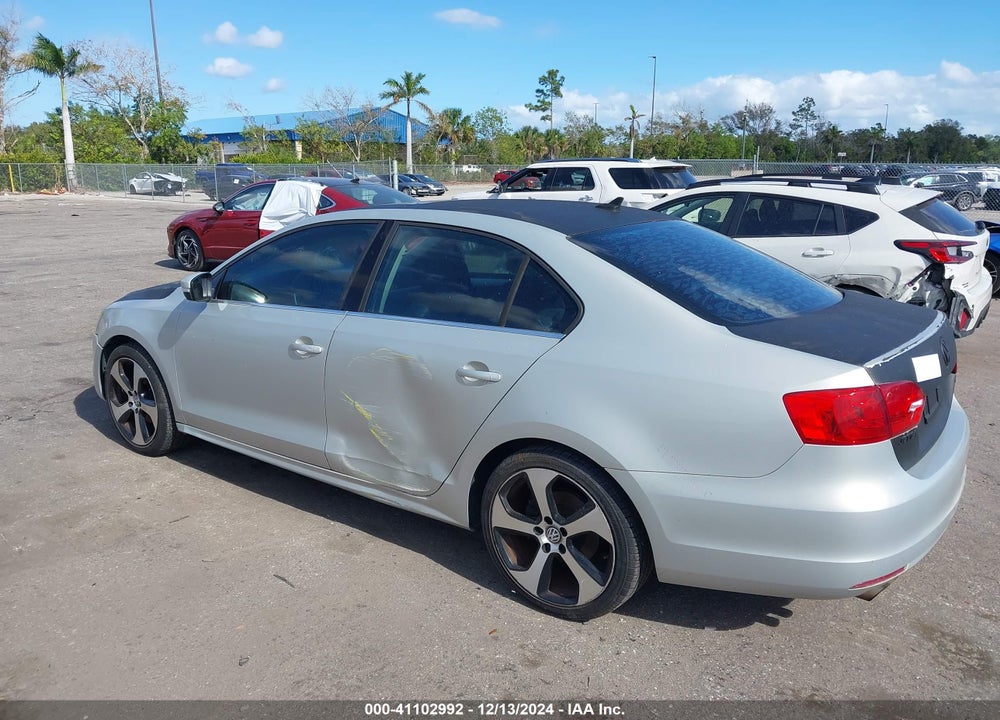 2011 VOLKSWAGEN JETTA 2.5L SEL VIN: 3VWLX7AJ1BM328601