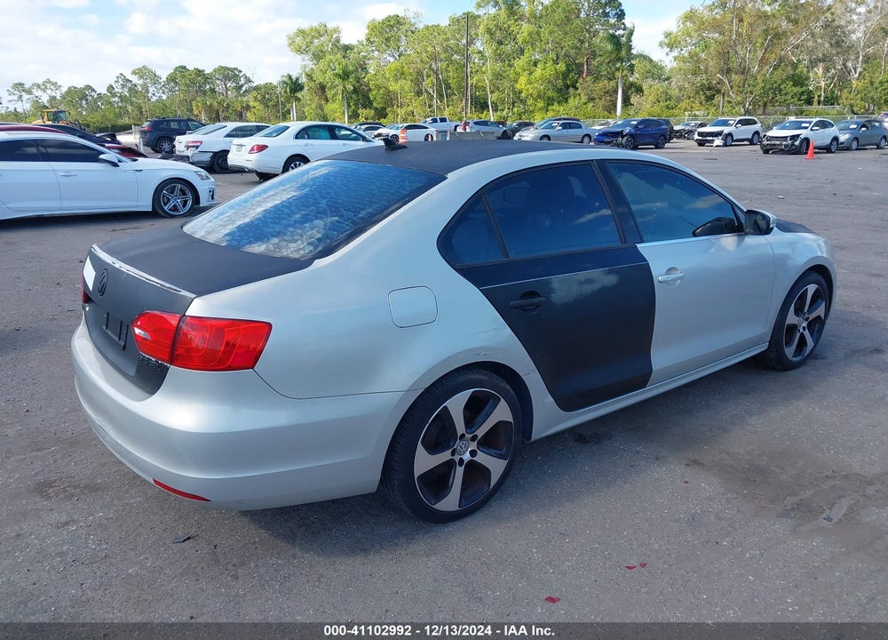 2011 VOLKSWAGEN JETTA 2.5L SEL VIN: 3VWLX7AJ1BM328601