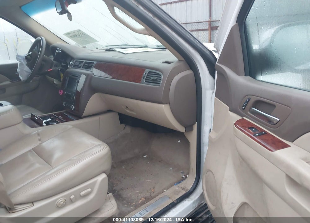 2011 CHEVROLET TAHOE LTZ VIN: 1GNSKCE00BR172046