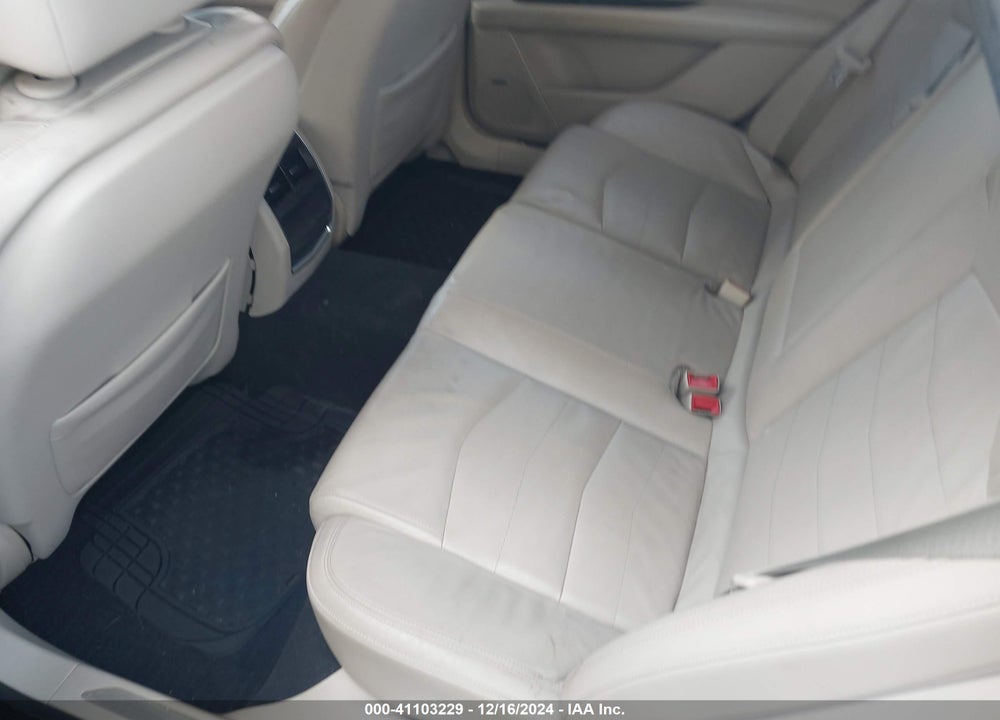 2017 CADILLAC CT6 STANDARD VIN: 1G6KA5RX3HU207640