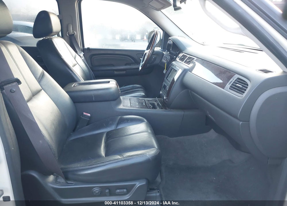 2009 GMC YUKON DENALI VIN: 1GKFC03239R204027