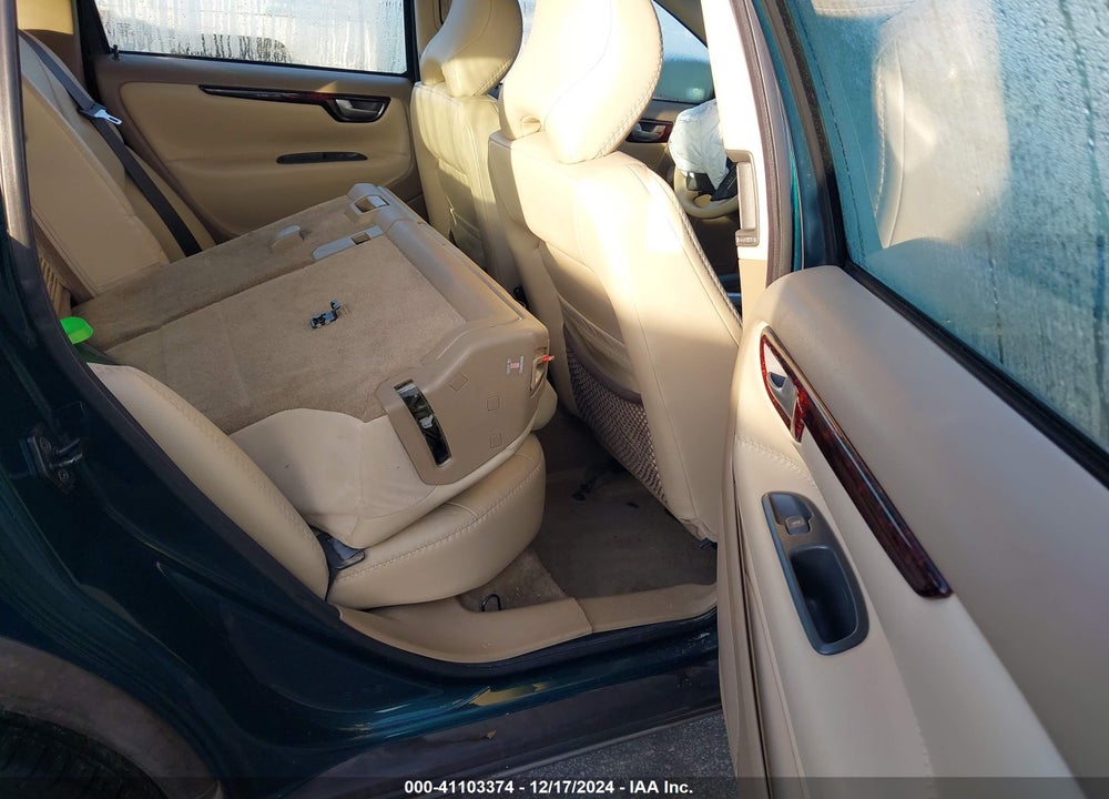2002 VOLVO V70 XC VIN: YV1SZ58D621075943