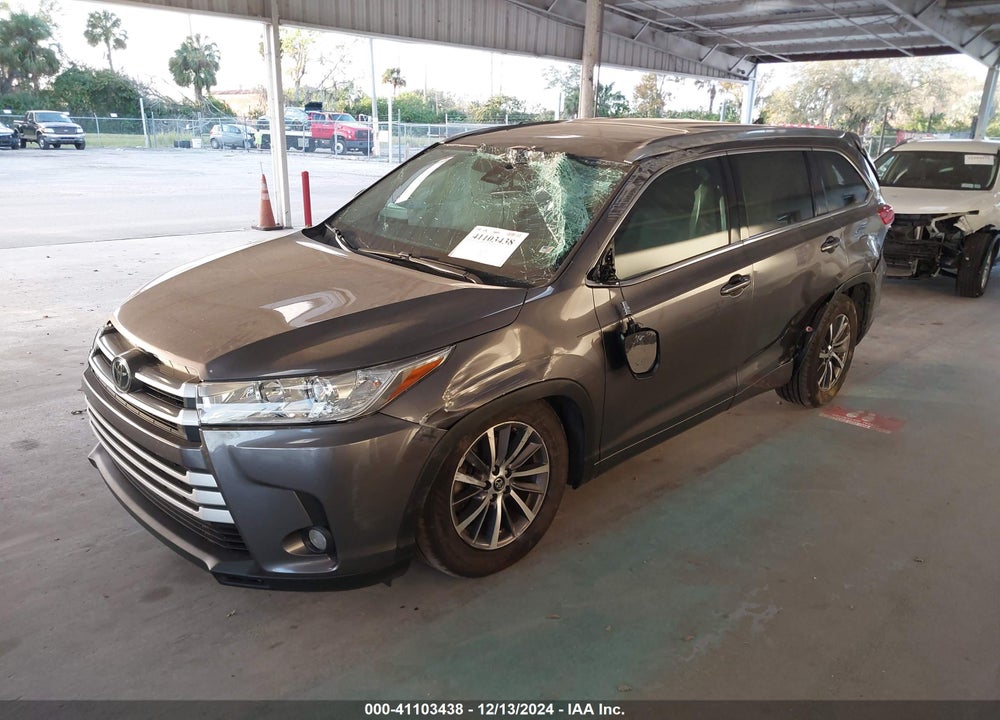 2018 TOYOTA HIGHLANDER XLE VIN: 5TDKZRFH9JS541143