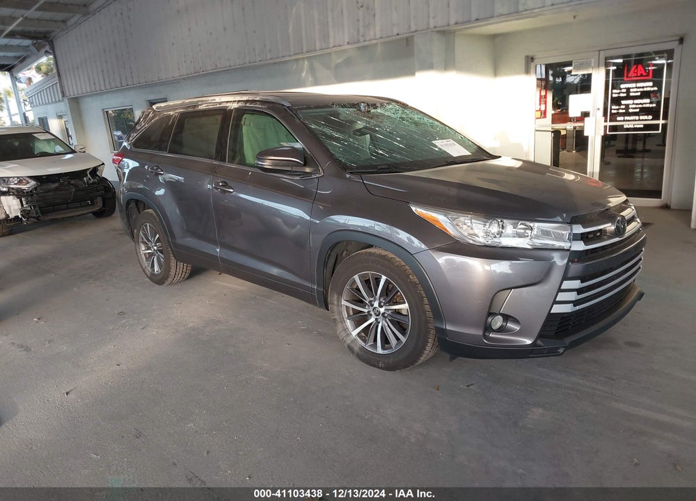 2018 TOYOTA HIGHLANDER XLE VIN: 5TDKZRFH9JS541143