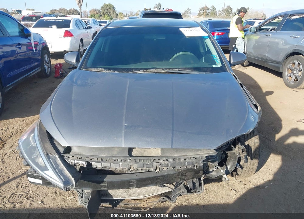 2019 HYUNDAI ELANTRA SE VIN: 5NPD74LF1KH425446
