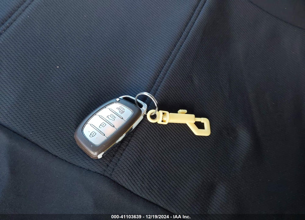2016 HYUNDAI ELANTRA VIN: KMHDH4AE4GU603253