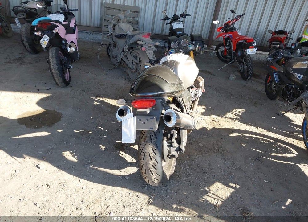 2004 MOTO GUZZI V11 VIN: ZGUKTC0214M111235