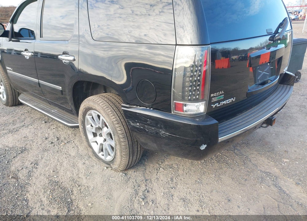2011 GMC YUKON DENALI VIN: 1GKS2EEF8BR252837