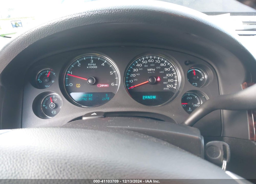 2011 GMC YUKON DENALI VIN: 1GKS2EEF8BR252837
