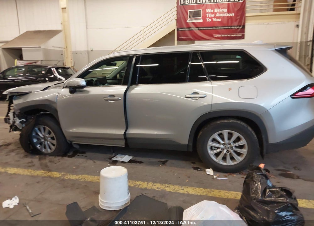 2024 TOYOTA GRAND HIGHLANDER XLE VIN: 5TDAAAB55RS013384