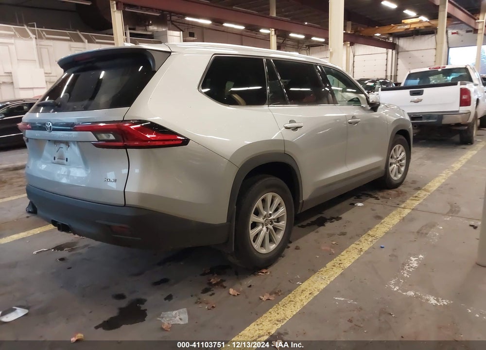 2024 TOYOTA GRAND HIGHLANDER XLE VIN: 5TDAAAB55RS013384