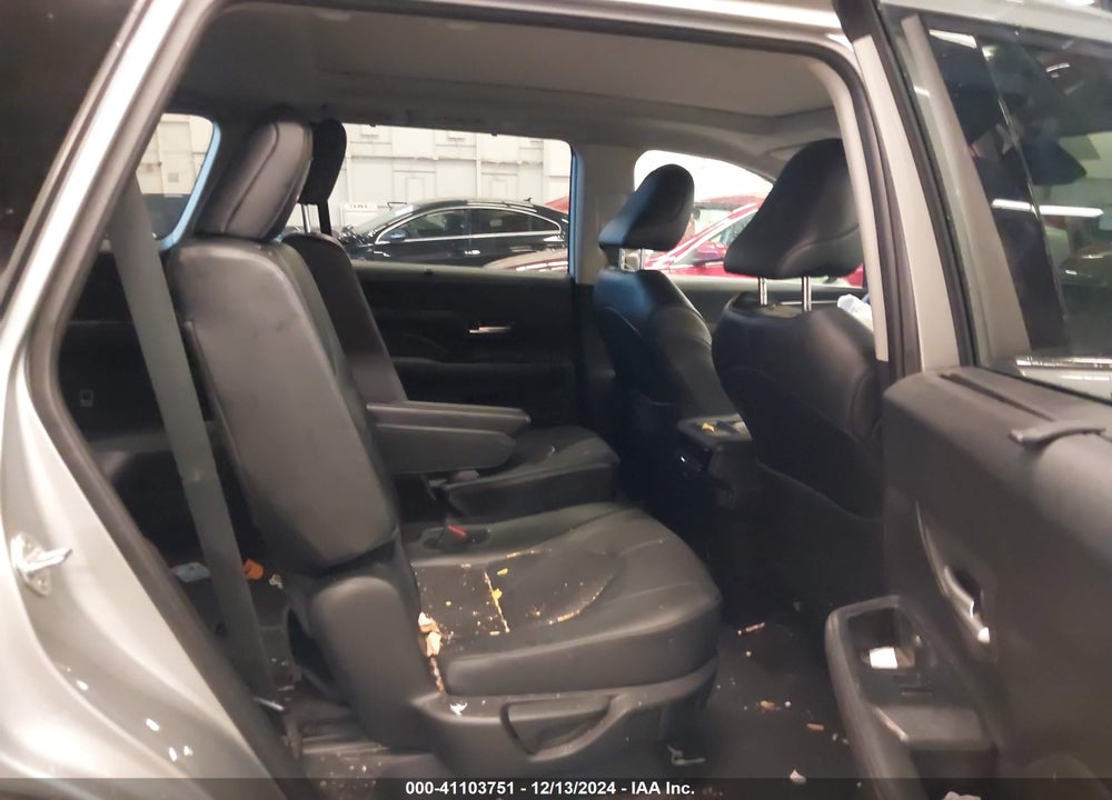 2024 TOYOTA GRAND HIGHLANDER XLE VIN: 5TDAAAB55RS013384
