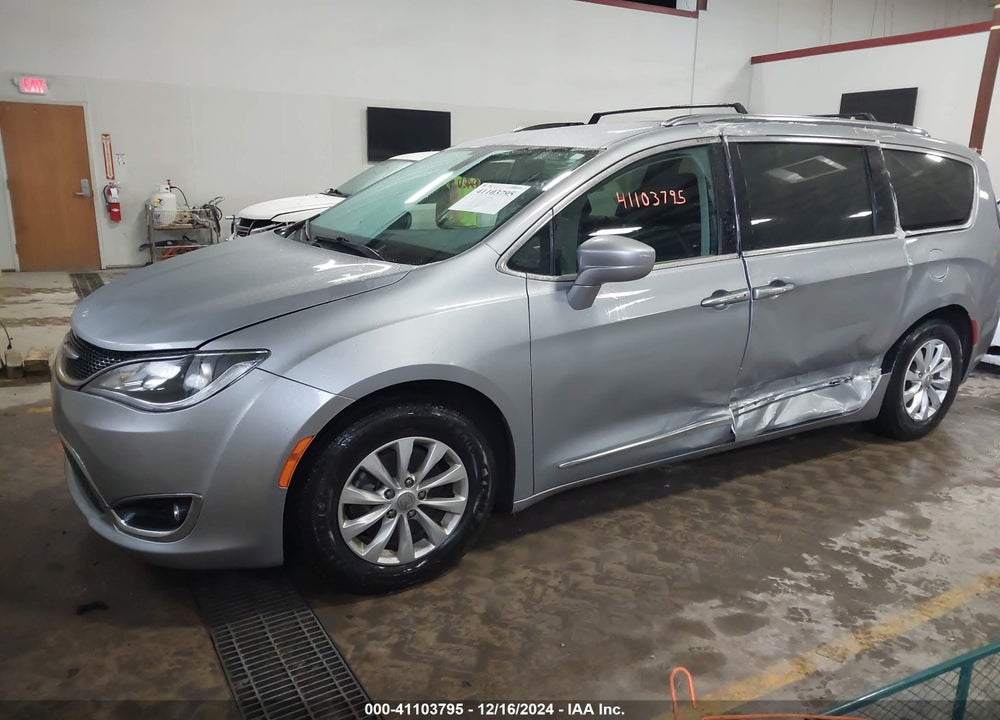 2019 CHRYSLER PACIFICA TOURING L VIN: 2C4RC1BG3KR550235