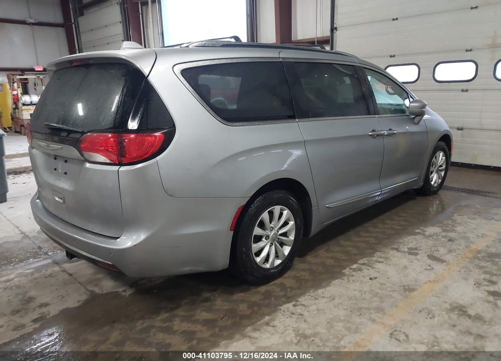 2019 CHRYSLER PACIFICA TOURING L VIN: 2C4RC1BG3KR550235