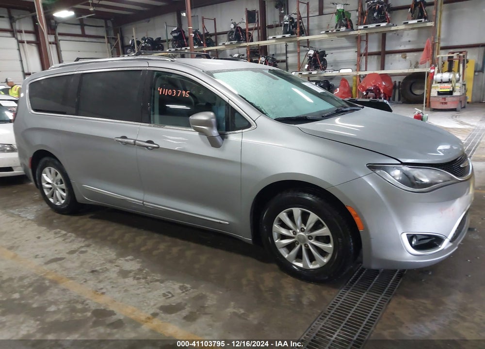 2019 CHRYSLER PACIFICA TOURING L VIN: 2C4RC1BG3KR550235