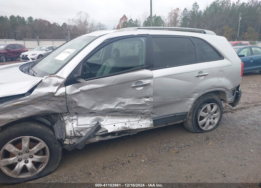 2012 KIA SORENTO LX V6 VIN: 5XYKT4A29CG249905