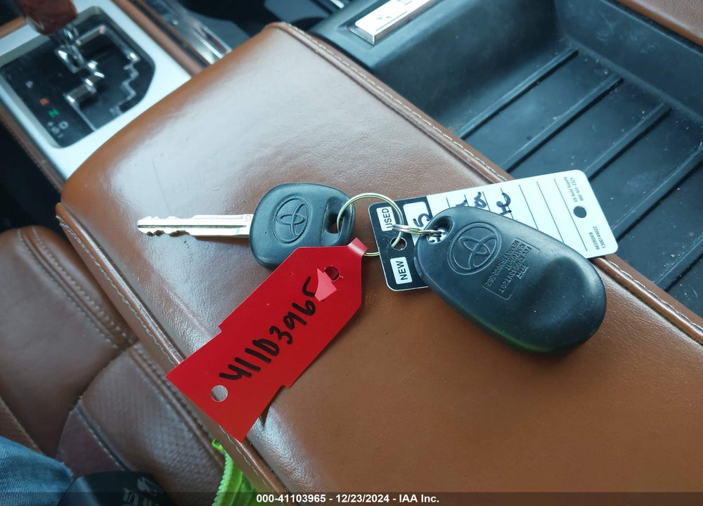 2016 TOYOTA TUNDRA 1794 5.7L V8 VIN: 5TFAY5F17GX564661