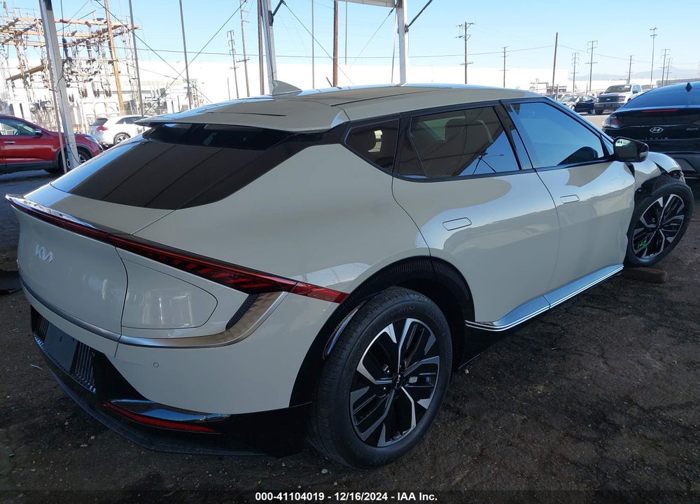 2022 KIA EV6 WIND VIN: KNDC34LA5N5058082