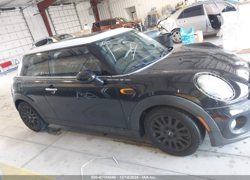 2015 MINI HARDTOP COOPER VIN: WMWXM5C57FT938749