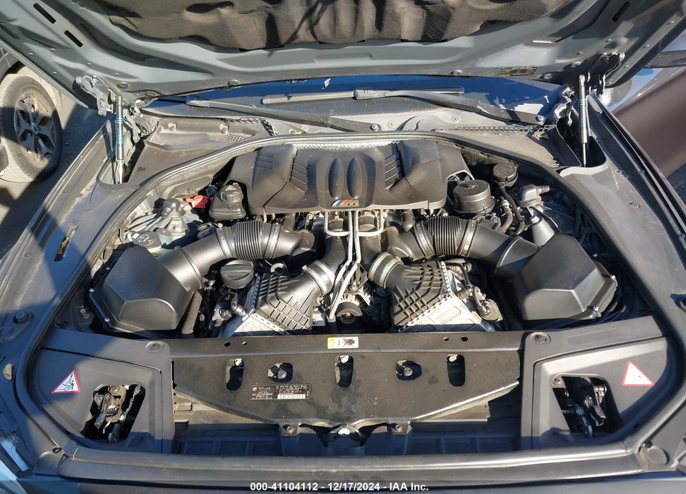 2014 BMW M5 VIN: WBSFV9C55ED592981