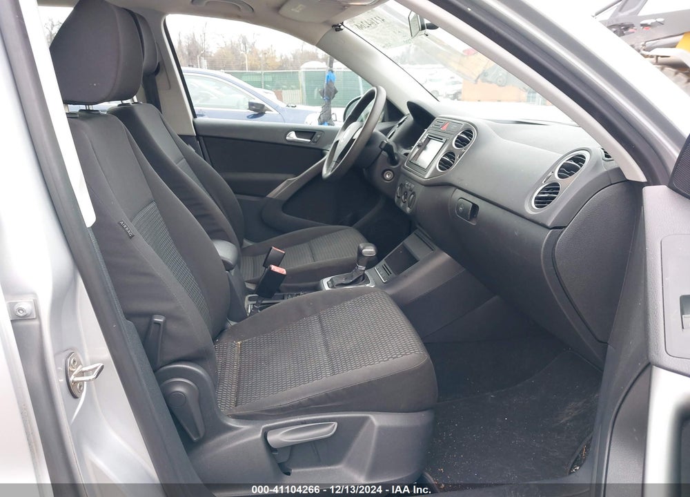 2009 VOLKSWAGEN TIGUAN S/SE/SEL VIN: WVGAV75N39W002057