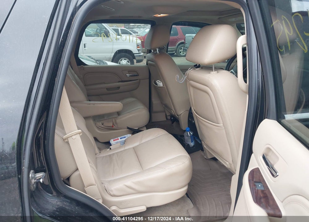 2011 CADILLAC ESCALADE VIN: 1GYS4AEF5BR271967