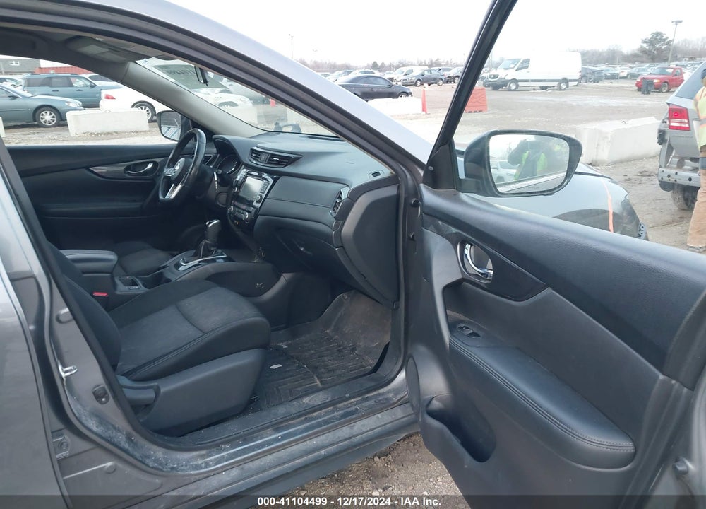 2017 NISSAN ROGUE SV VIN: KNMAT2MT4HP571456