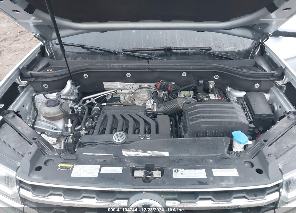 2018 VOLKSWAGEN ATLAS VIN: 1V2NR2CA8JC575425