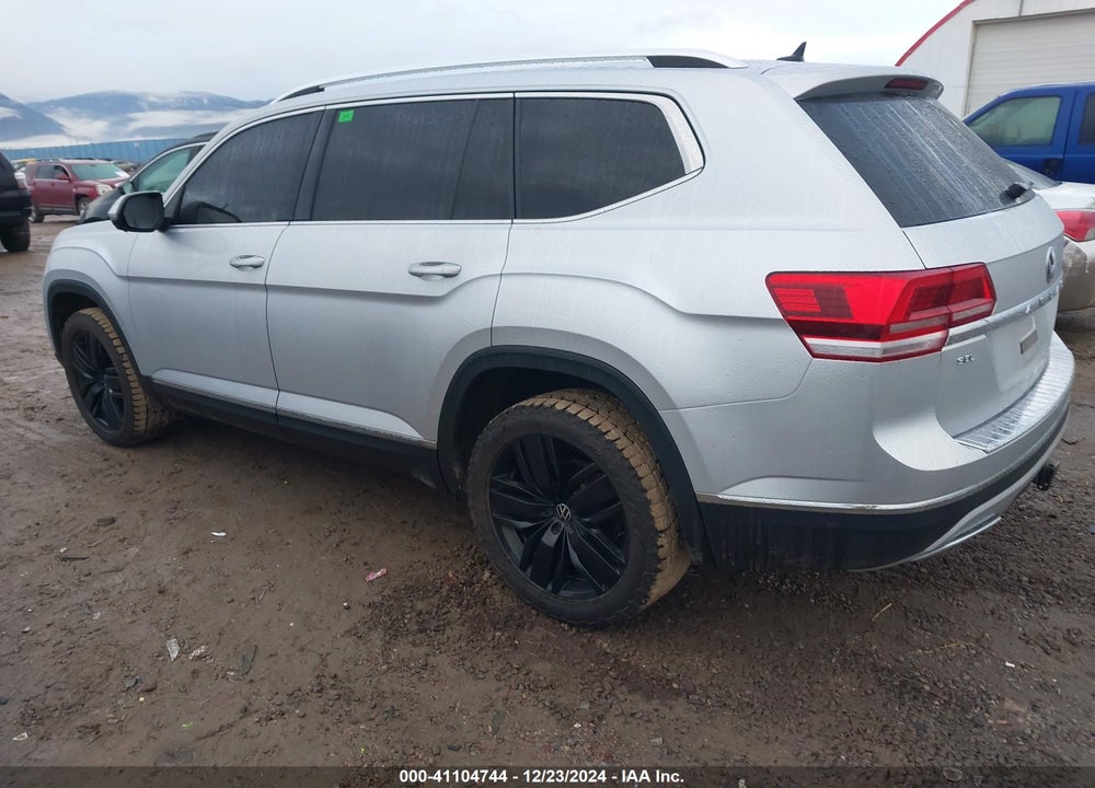 2018 VOLKSWAGEN ATLAS VIN: 1V2NR2CA8JC575425
