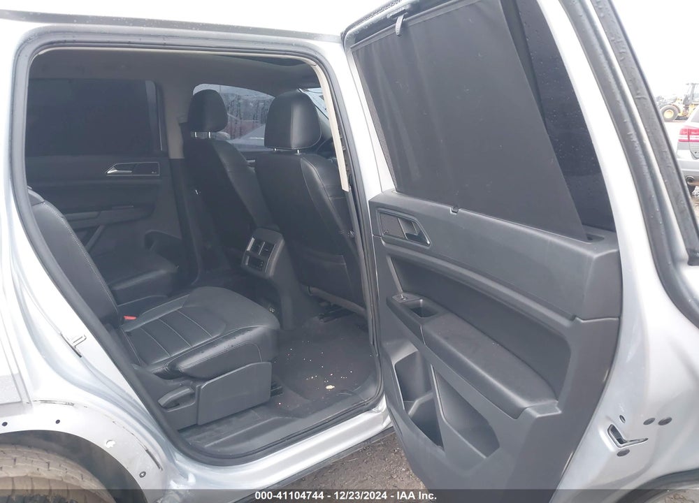2018 VOLKSWAGEN ATLAS VIN: 1V2NR2CA8JC575425
