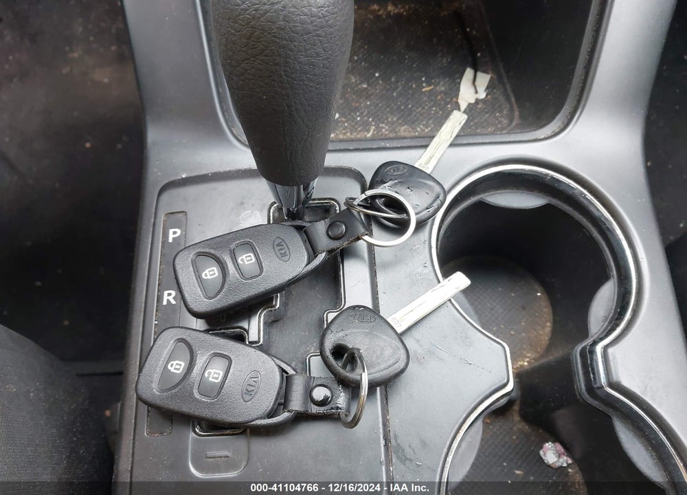 2012 KIA SORENTO LX VIN: 5XYKT4A67CG260341