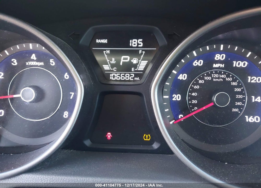 2015 HYUNDAI ELANTRA VIN: 5NPDH4AE8FH624605