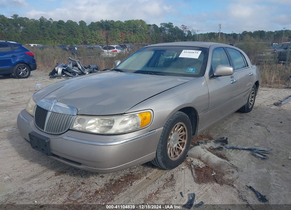 2001 LINCOLN TOWN CAR SIGNATURE VIN: 1LNHM82W61Y650540