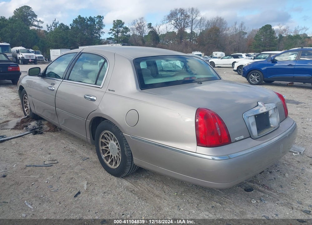 2001 LINCOLN TOWN CAR SIGNATURE VIN: 1LNHM82W61Y650540