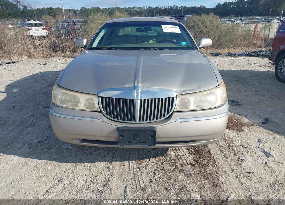 2001 LINCOLN TOWN CAR SIGNATURE VIN: 1LNHM82W61Y650540
