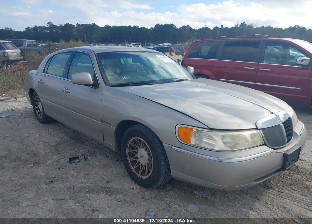 2001 LINCOLN TOWN CAR SIGNATURE VIN: 1LNHM82W61Y650540